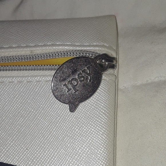 Ipsy "Gudetama" Makeup Bag - Picture 4 of 5